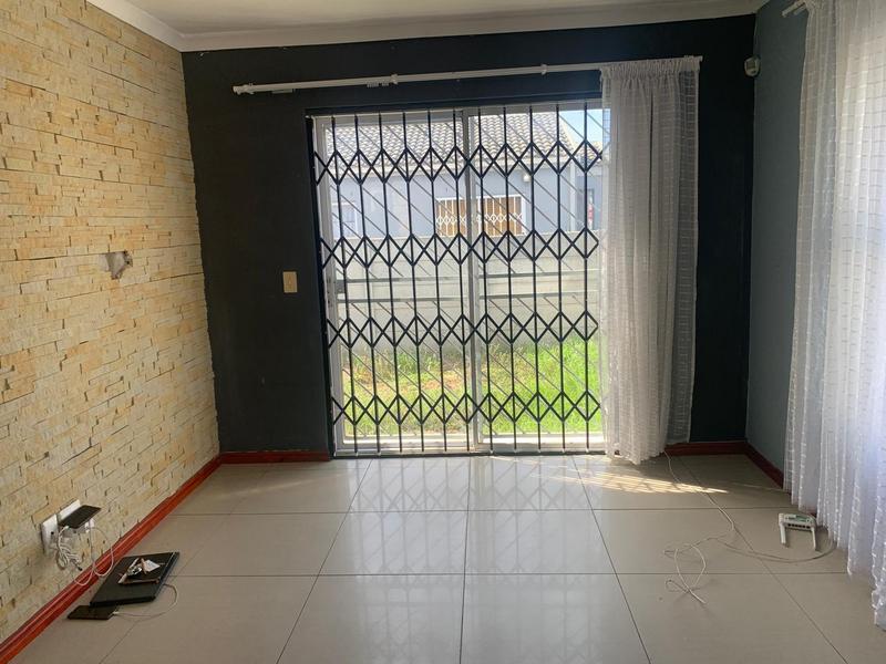3 Bedroom Property for Sale in Silwood Heights Western Cape